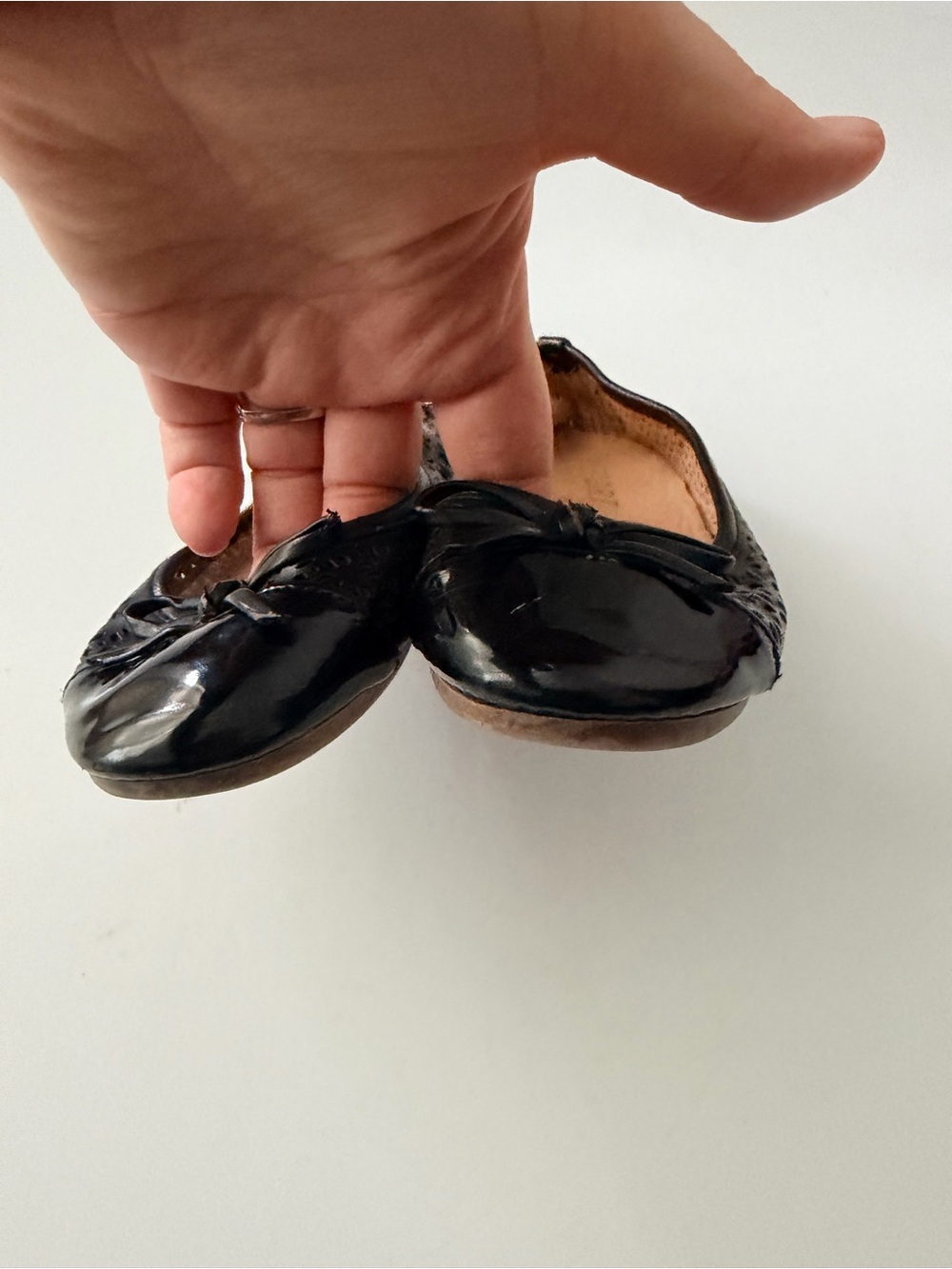 Report Black Girl’s Laser-Cut Ballet Flats with Bow - Picture 4 of 7